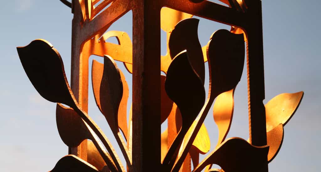 leaf cluster spire of outdoor lighting 
